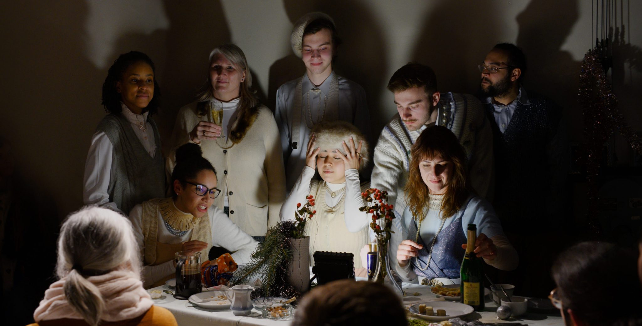 Vier Jahreszeiten. WINTER.  - Eine Produktion des Mannheimer Stadtensembles | Konzeption & Organisation: Beata Anna Schmutz, Nazli Saremi | Texte, Performance: Amanda Kelly Godwins | Szenografie & Kostümbild: Sophie Lichtenberg | Sound: Friedrich Byusa Blum | Choreographie & Performance: Julia Headley | Licht & Video: Tom Steyer | Mitarbeit: Anouk Streck | Foto: Maximilian Borchardt